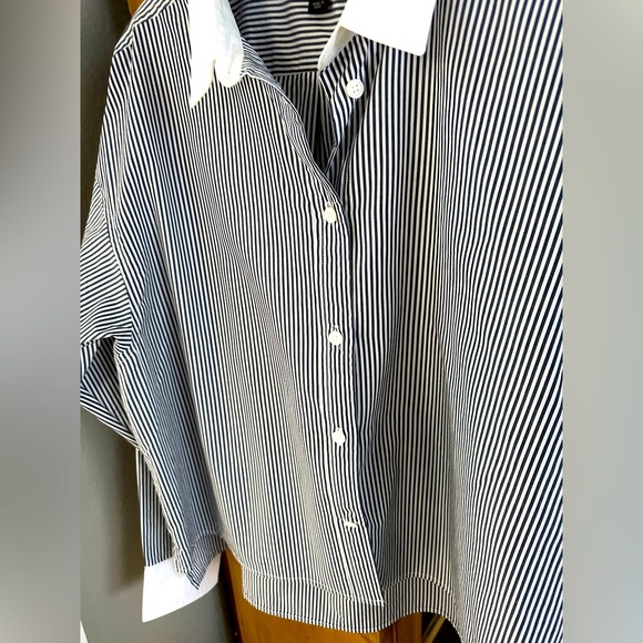 J. Crew Relaxed Fit Cropped Cotton Shirt Navy Stripe    Size 12 Lightly worn - Picture 3 of 6